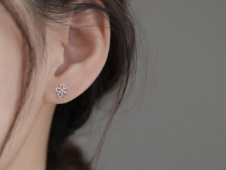 225-littlegirl gifts- silver flower stud earrings