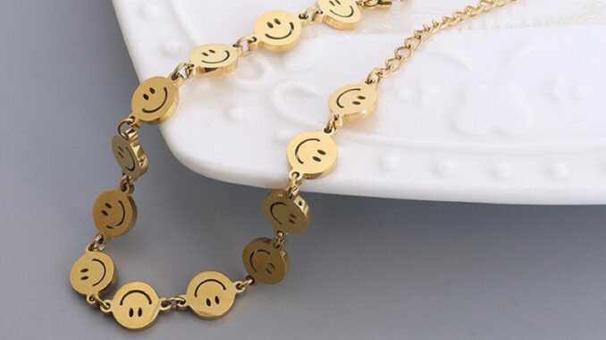 สร้อยข้อมือ กำไลข้อมือ Smiley ไม่ลอกไม่ดำ มี 2 สี (พร้อมส่ง)