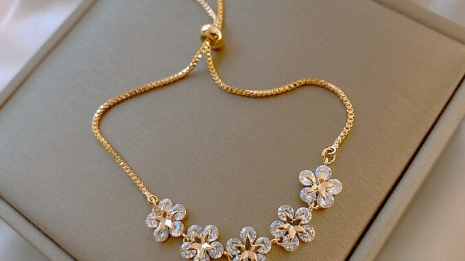 สร้อยข้อมือโซ่ ทอง 18K จี้รูปดาว ดอกไม้ห้าแฉก ขนาดเล็ก ปรับได้ เครื่องประดับ สําหรับผู้หญิง ของขวัญ