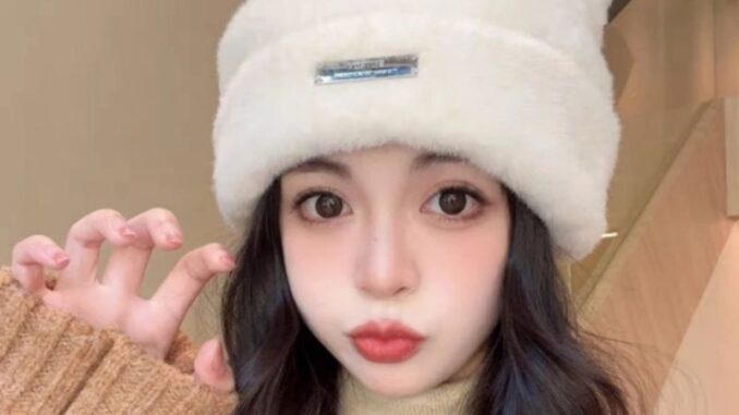 HAT04 หมวกบีนนี่ขนนุ่ม ทรงหูแมว แต่งป้ายโลหะ หมวกอุ่นบีนนี่พร้อมส่งในไทย เก็บโค้ดส่งฟรี HAT04 หมวกบีนนี่ขนนุ่ม ทรงหูแมว แต่งป้ายโลหะ หมวกอุ่นบีนนี่พร้อมส่งในไทย เก็บโค้ดส่งฟรี