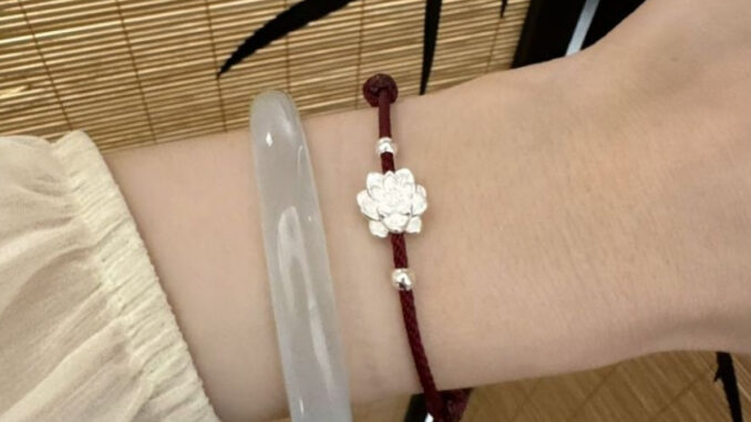 เครื่องประดับ สร้อยข้อมือ เชือกสาน โลหะผสม รูปดอกบัว แฟชั่นสําหรับผู้หญิง เครื่องประดับ สร้อยข้อมือ เชือกสาน โลหะผสม รูปดอกบัว แฟชั่นสําหรับผู้หญิง