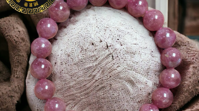 พิงค์ ทัวร์มาลีน’ (Pink Tourmaline) อัญมณีที่ส่งผลในเรื่องของความรัก การปลอบประโลมจิตใจ