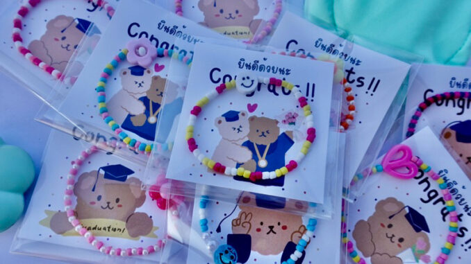 กำไลลูกปัด กำไลน่ารักๆ แพ็คเป็นของขวัญปัจฉิมได้นะคะ  [พร้อมส่ง]