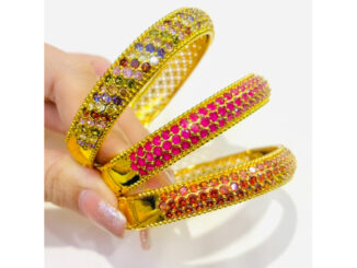 กำไลข้อมือนพเก้าพลอยเรียงสามแถวฝังเพชร งานละเอียดทุกจุด เหมือนแท้