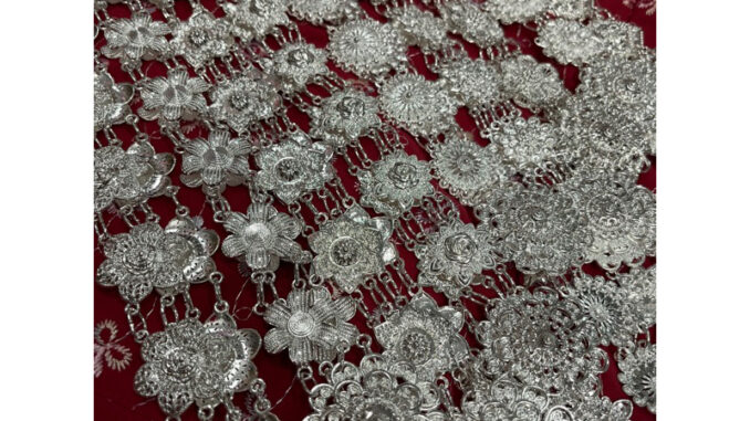 เข็มขัดเงิน ลวดลายสวย เครื่องประดับ ยาว40นิ้ว 60นิ้ว เข็มขัดเงิน ลวดลายสวย เครื่องประดับ ยาว40นิ้ว 60นิ้ว