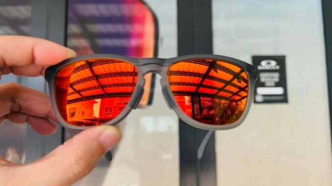 Frogskins Range(A) Matte Grey Smoke / Prizm Ruby ของแท้​ ประกัน​ศูนย์​ 2 ปี