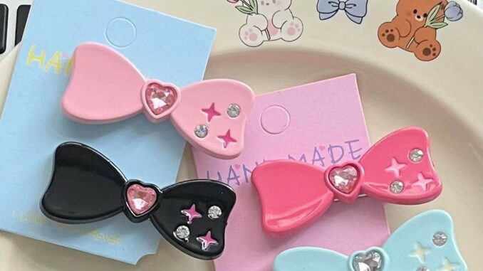 พร้อมส่ง  ราคา/ชิ้น กิ๊บติดผม กิ๊บโบว์  รูปหัวใจ ดาว ประดับโบว์ น่ารัก หวานแหวว เครื่องประดับ แฟชั่นสําหรับผู้หญิง