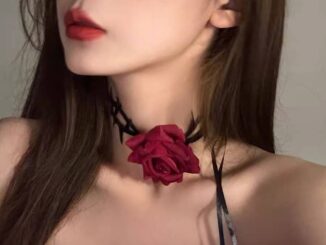 เวอร์ชั่นเกาหลี ใหม่ สไตล์ สร้อยคอหนาม กุหลาบ ปลอกคอ ปรับสายได้ กระดูกไหปลาร้า สร้อยคอสีเข้ม สร้อยคอเซ็กซี่