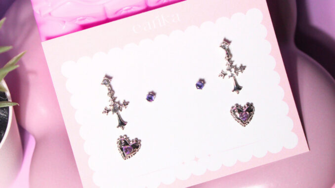 earika.earrings - irish soul cross set เซ็ตต่างหูแป้นทับธีมหัวใจสีม่วง ก้านเงินแท้ เหมาะสำหรับคนแพ้ง่าย earika.earrings - irish soul cross set เซ็ตต่างหูแป้นทับธีมหัวใจสีม่วง ก้านเงินแท้ เหมาะสำหรับคนแพ้ง่าย