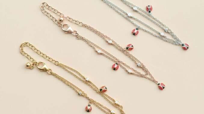 Luck be a ladybug 100 H&A bracelet. (สร้อยข้อมือเงินแท้ จี้ลายเต่าทอฃนำโชค ใส่ลุยได้ ไม่ลอกไม่ดำ)
