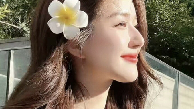 กิ๊บติดผมหน้าม้า ลายดอกไม้น่ารัก สีขาว แบบเรียบง่าย แฟชั่นสําหรับผู้หญิง