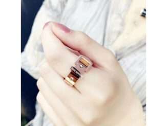 แหวนเหล็กไทเทเนียม ป้องกันการกัดกร่อน หรูหรา สไตล์ฮ่องกง แฟชั่นยุโรป และอเมริกา สําหรับผู้ชาย และผู้หญิง