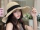 Aomsom หมวกฟาง ผ้าฟาง ป้องกันรังสียูวี ฤดูร้อน หมวกแฟชั่น ปีกใหญ่ ป้องกันแสงแดด หมวกกันแดด เดินทาง