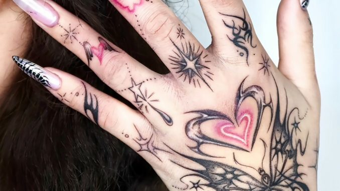 สติกเกอร์รอยสักชั่วคราว กันน้ํา และทนทาน ลายหัวใจ ประดับเพชร สีชมพู แฟชั่นสําหรับผู้หญิง จํานวน 1 แผ่น สติกเกอร์รอยสักชั่วคราว กันน้ํา และทนทาน ลายหัวใจ ประดับเพชร สีชมพู แฟชั่นสําหรับผู้หญิง จํานวน 1 แผ่น