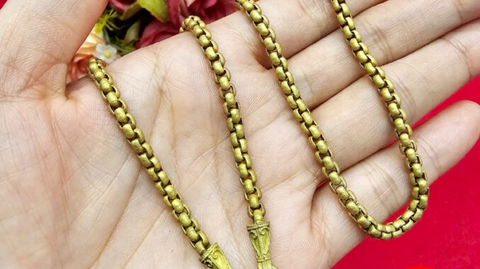 สร้อยคอทองเหลืองโบราณ ลายผ่าหวายมนคั่นหัวจรวด ความยาว 20 นิ้ว งานดิบไม่ได้ชุบ สร้อยทองเหลือง ช่วยเสริมบารมี พร้อมส่ง สร้อยคอทองเหลืองโบราณ ลายผ่าหวายมนคั่นหัวจรวด ความยาว 20 นิ้ว งานดิบไม่ได้ชุบ สร้อยทองเหลือง ช่วยเสริมบารมี พร้อมส่ง