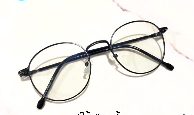 แว่นตากรองแสงสีฟ้าออโต้ เลนส์ออกแดดเปลี่ยนเป็นสีดำ รุ่น 8243 ขนาดเล็ก