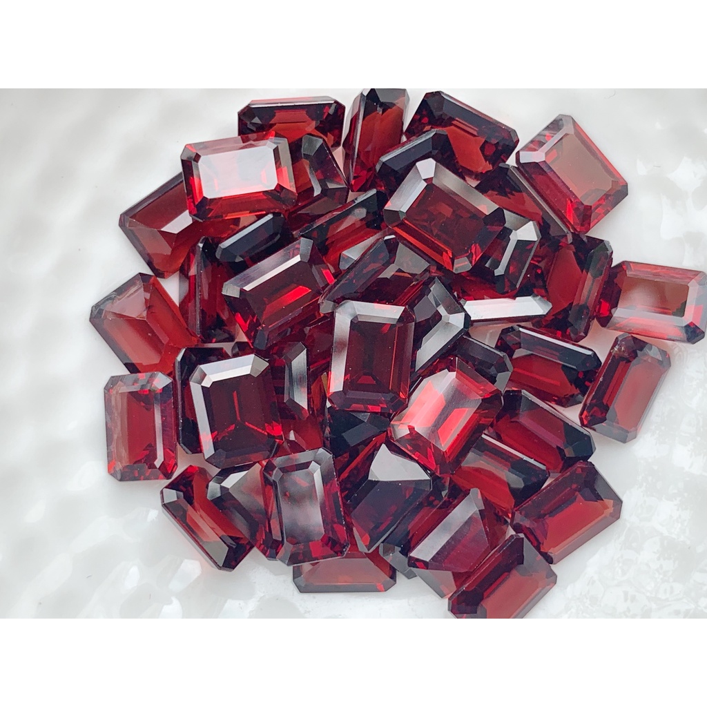 8x6mm. โกเมนสี่เหลี่ยม เม็ดละ 120 บาท