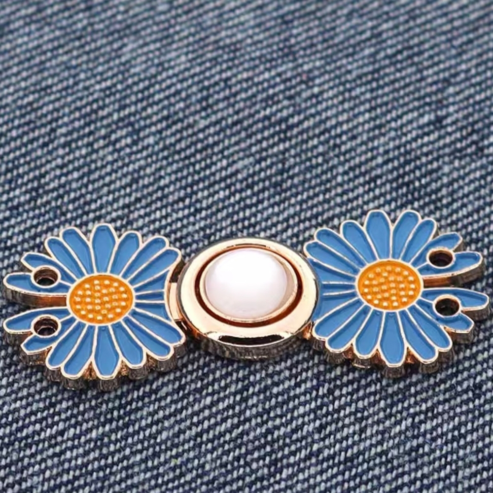 Fashion พร้อมส่งจากไทย กระดุมปรับเอว กระชับเอว กระโปรงกางเกง ลายดอกเดซี่ แบบเย็บ Q-161