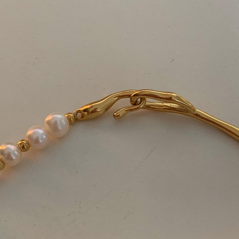 HER OBJECTIVE_HER BOLDY HALF PEARL CUFF