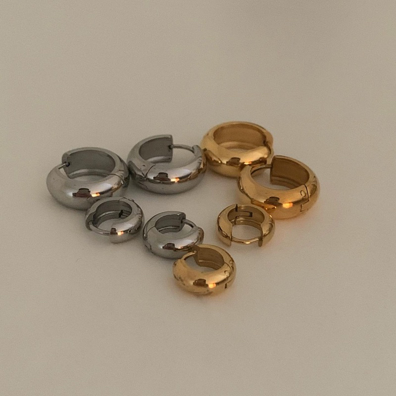 HER OBJECTIVE_HER TINY CLASSIC BOLD EARRINGS