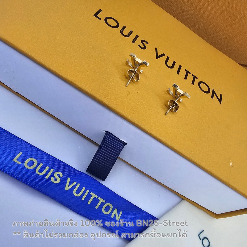 Louis Vuitton LV Stud Earrings ต่างหูหลุยส์ วิตตอง งานโลโก้ L V  อะไหล่ทอง งานสะท้อนสวยมาก  งานระดับไฮเอน