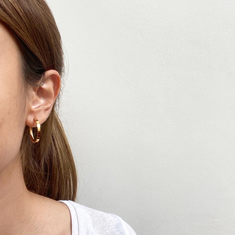 MNE - Simple gold plain hoops 02 | ต่างหูห่วงงานไทเทเนี่ยมสีทองผิววาว