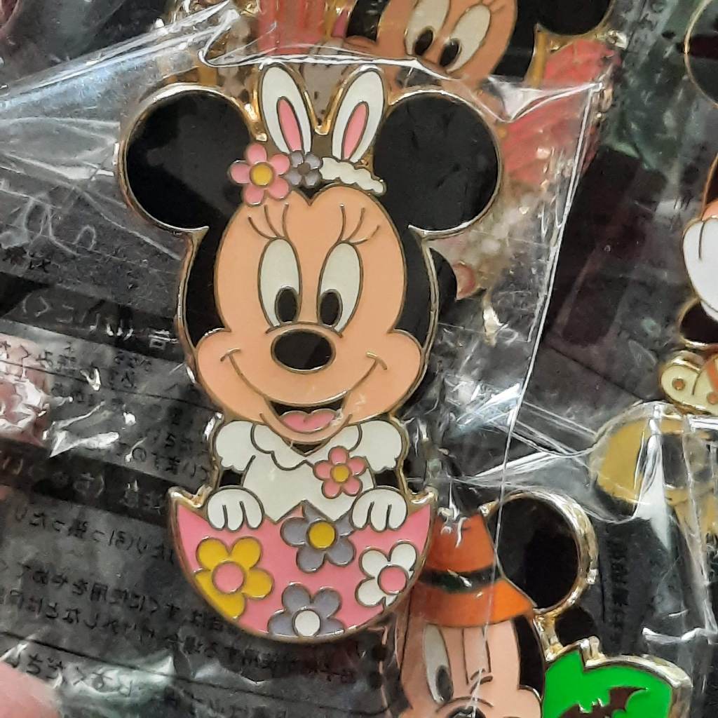 Mickey & Minnie Disney Pin Collecting  เข็มกลัด ดีสนีย์ มิกกี้ แอนด์ มินนี่ ของที่ละลึกจาก Tokyo Disneyland