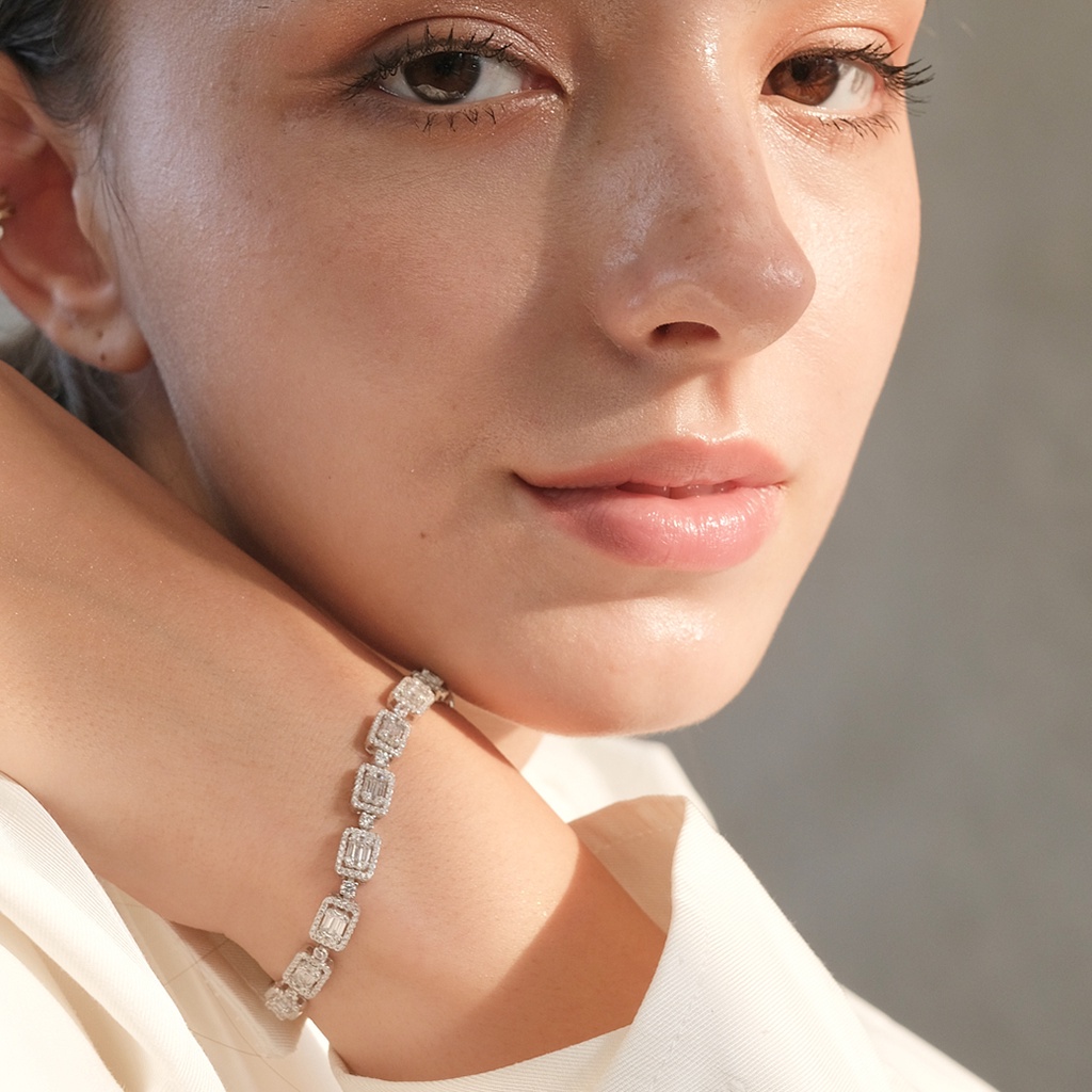 SWAN - Halo Emerald Dot Bracelet สร้อยข้อมือเงินแท้ ฝังเพชร cubic zirconia คิวบิกเซอร์โคเนีย ทรงบาเก็ต