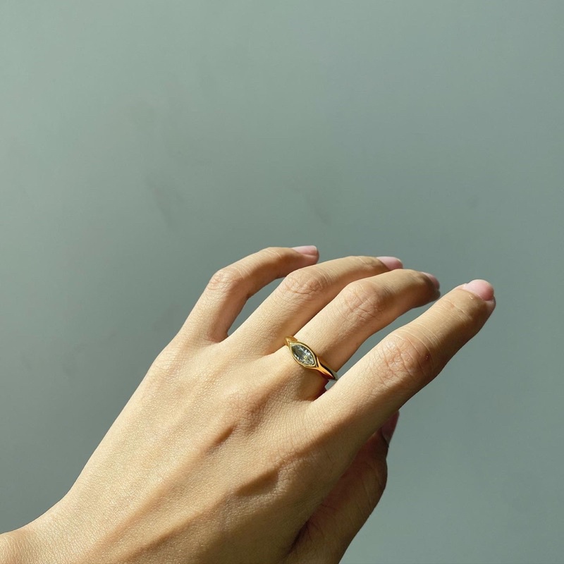 imean.store - Cat gem ring | แหวนงานไทเทเนี่ยมสีทองประดับพลอยเทียม