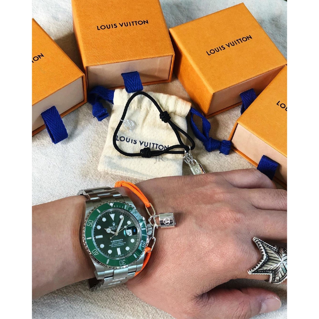 lou vuitton กําไลข้อมือสีเงิน