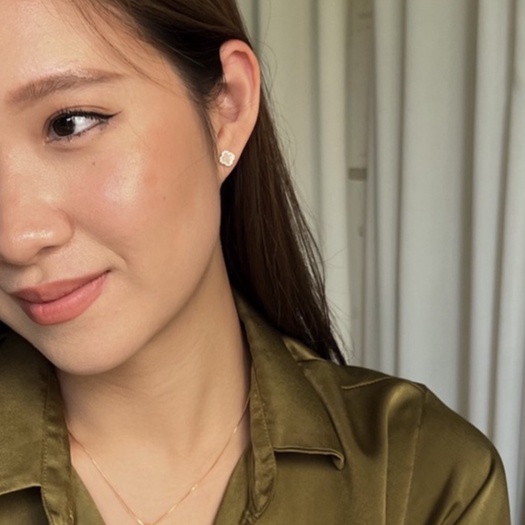 whisper.ring - Amis Earrings (เฉพาะต่างหู) ต่างหูจี้ดอกไม้ จี้เปลือกหอยแท้ ประดับเพชร *Bridegerton*