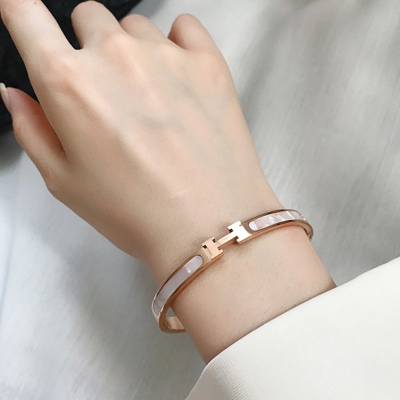 กำไลข้อมือ H ลายหินอ่อน กำไลแฟชั่น มี 3 สี ทอง เงิน โรสโกลด์ สแตนเลสสติล ไม่ลอกไม่ดำ hm04