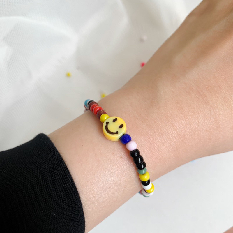 ของขวัญปัจฉิม ของแจกเพื่อน กำไลข้อมือลูกปัดจี้หน้ายิ้ม