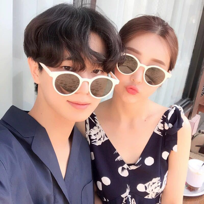 [จัดส่งที่รวดเร็ว]แว่นกันแดด แว่นกันแดด สีแคนดี้ กรอบกลม ใหม่ ย้อนยุค เกาหลี Unisex