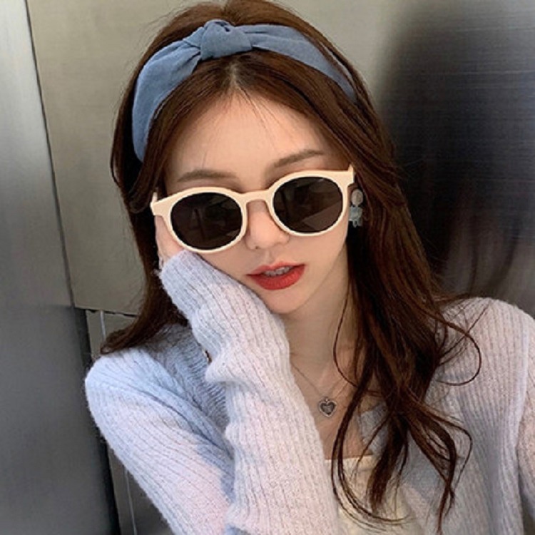 [จัดส่งในกทม]แว่นกันแดดแฟชั่นเกาหลีสำหรับผู้หญิง แถมกล่องแว่น（149 กว่าบาท）