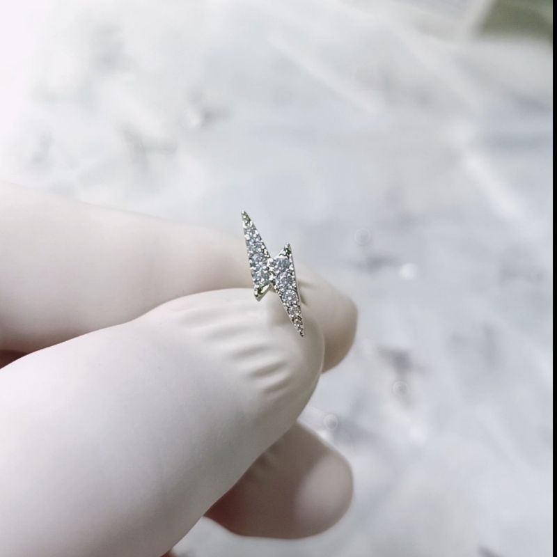 จิวหูเกาหลี สายฟ้าเล็ก ใหญ่ ( ราคา 1 ข้าง)