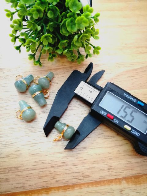 จี้น้ำเต้าหยกแท้ เสริมมงคล ขนาด 1.5 cm. มีสีเขียว/น้ำผึ้ง/ขาว