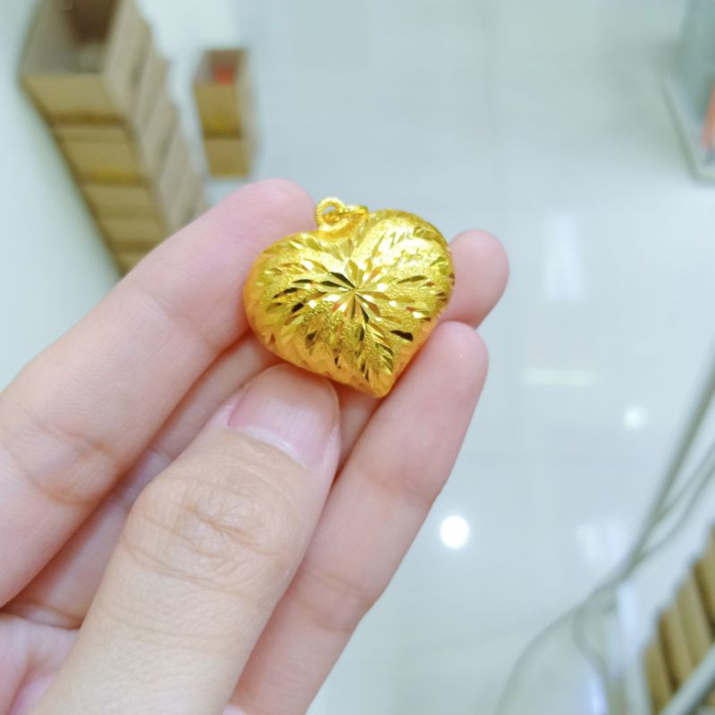 จี้หัวใจใส่กับสร้อยคอและใส่จี้ข้อมือได้อย่างสวย ประจำวัน