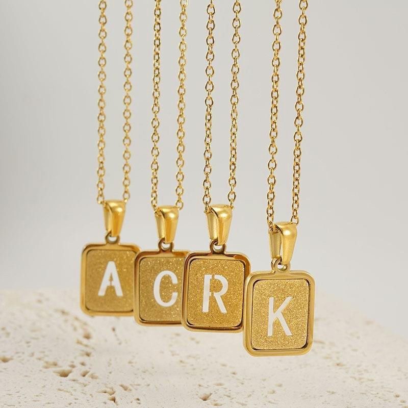 พร้อมส่ง สร้อยคอสเตนเลสสตีลพ่นทราย จี้ตัวอักษร A-Z สีทอง ชุบ18K   AZ06