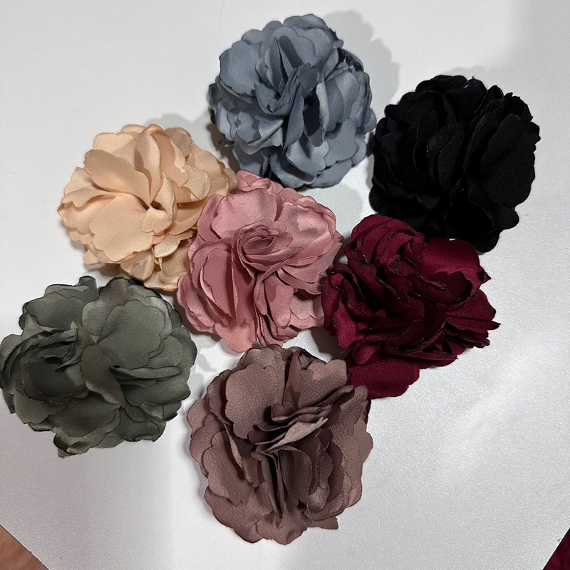 พร้อมส่ง  สร้อยคอแบบผูกเอง ดอก7cm Cloud แต่งกลีบทรงก้อนเฆม มีหลายสี