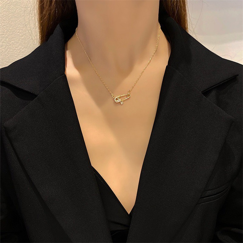 พร้อมส่ง สร้อยคอโซ่เหล็กไทเทเนียม หรูหรา เข้ากับทุกชุด สําหรับผู้หญิง