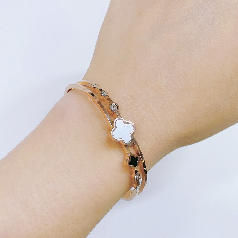 สร้อยข้อมือ เหล็กไทเทเนียม 18K สีโรสโกลด์ แฟชั่นสําหรับผู้หญิง