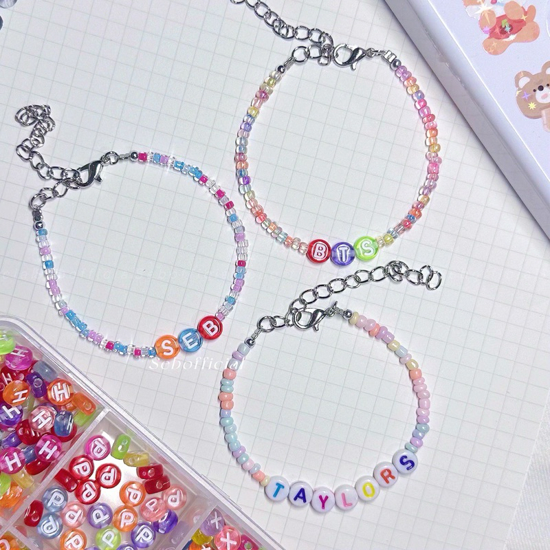 สร้อยข้อมือลูกปัด กำไลข้อมือ เครื่องประดับ จี้ตัวอักษรแบบสุ่มสี ลูกปัด 3มิล made to order