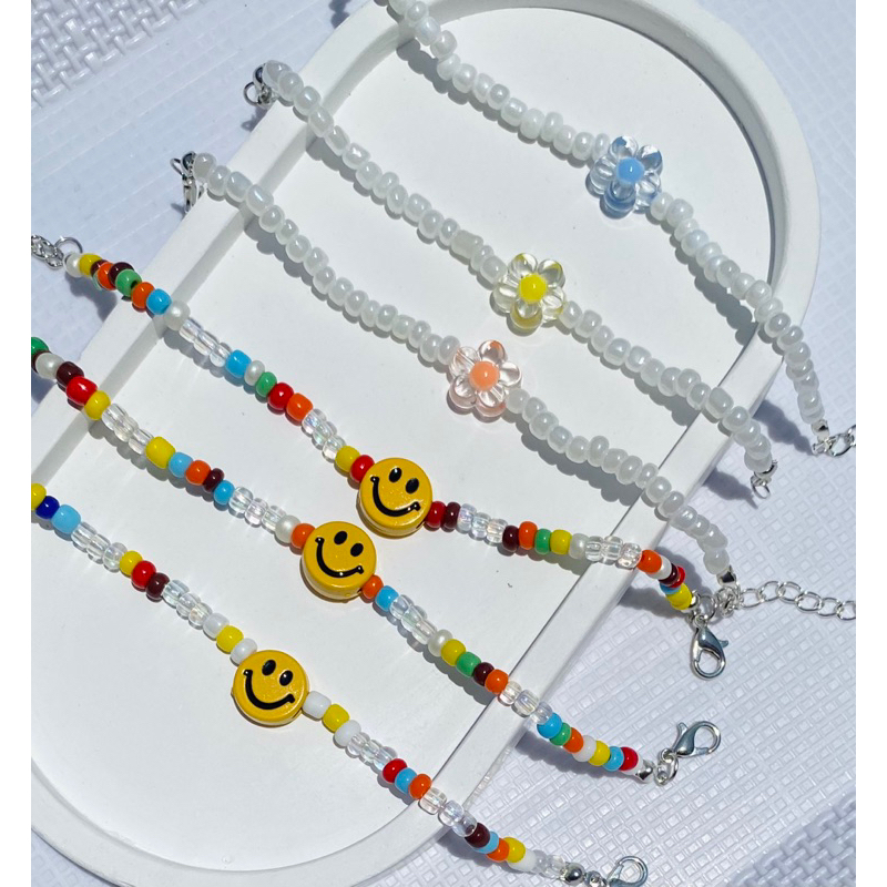 สร้อยข้อมือลูกปัด น้องยิ้ม smile  น่ารักสดใส