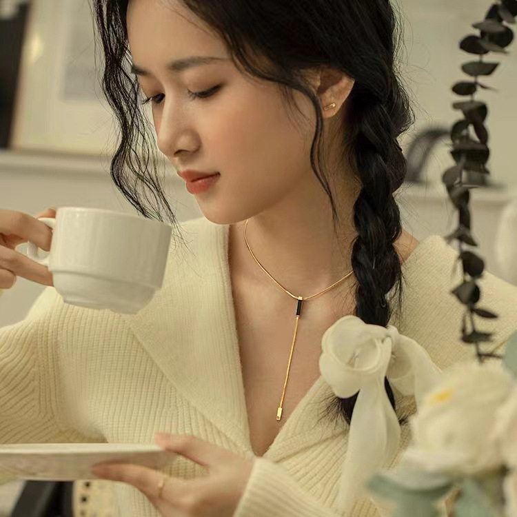 สร้อยคอโซ่เหล็กไทเทเนียม ทอง 18K จี้รูปตัว Y ขนาดเล็ก สีดํา