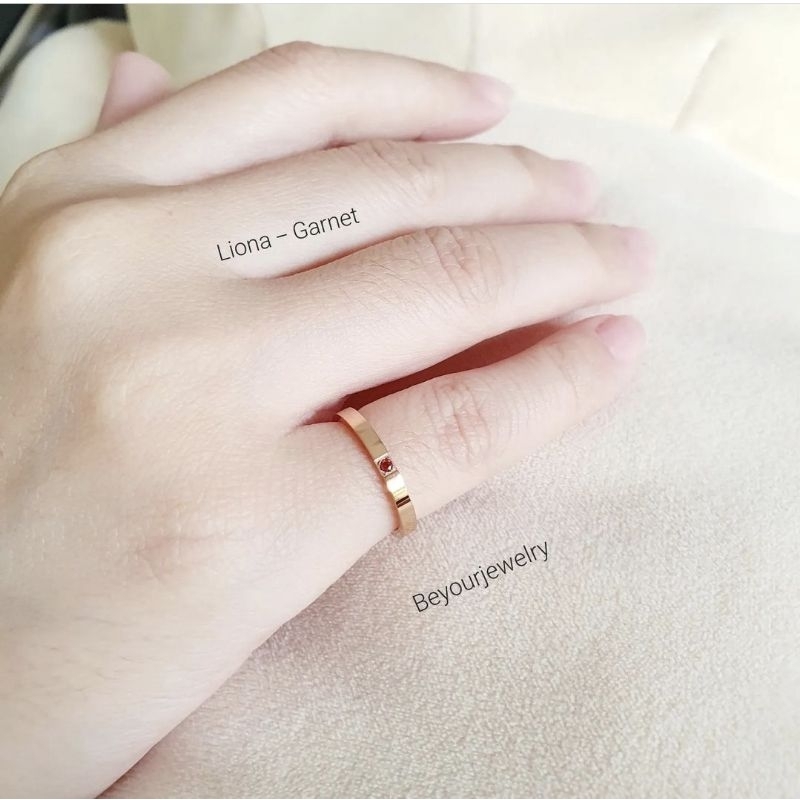 สวยปัง Liona ring pink gold แหวนพลอยมินิมอล 2 มิล ขอบเหลี่ยม เสริมดวง ไม่ลอก ไม่ดำ ไม่แพ้