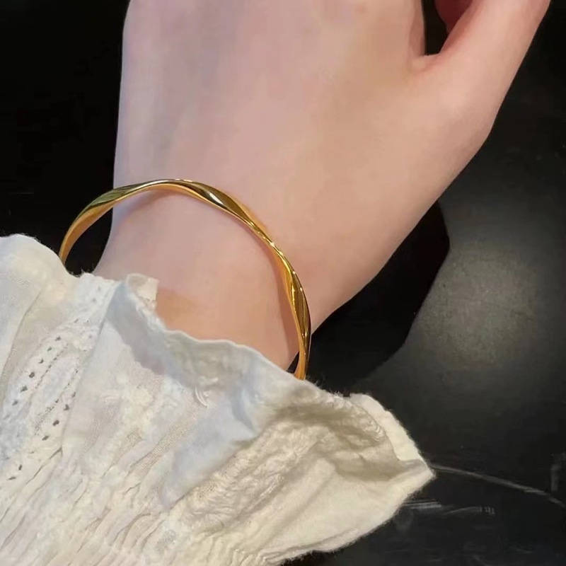 สีทอง  หญิง Bracelet  กําไลข้อมือ นําโชค ความรัก เงิน จัดส่งจากประเทศไทย