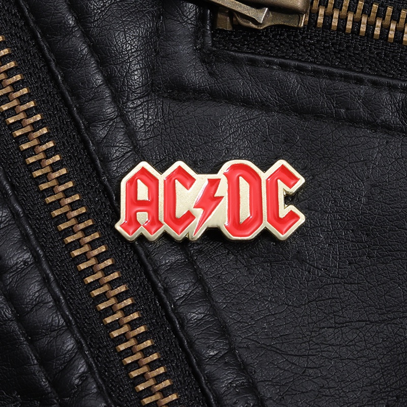 เข็มกลัดโลหะ รูปวงร็อค ACDC เหมาะกับของขวัญ สําหรับตกแต่งเสื้อผ้า กระเป๋าเป้สะพายหลัง