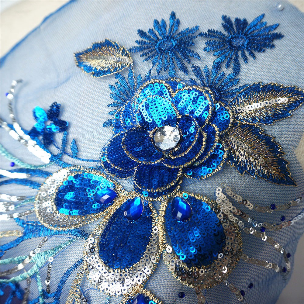 เย็บปักถักร้อยเลื่อมขนนกยูง Applique Rhinestone ดอกไม้ปกแพทช์ชุดแต่งงานงานฝีมือ DIY