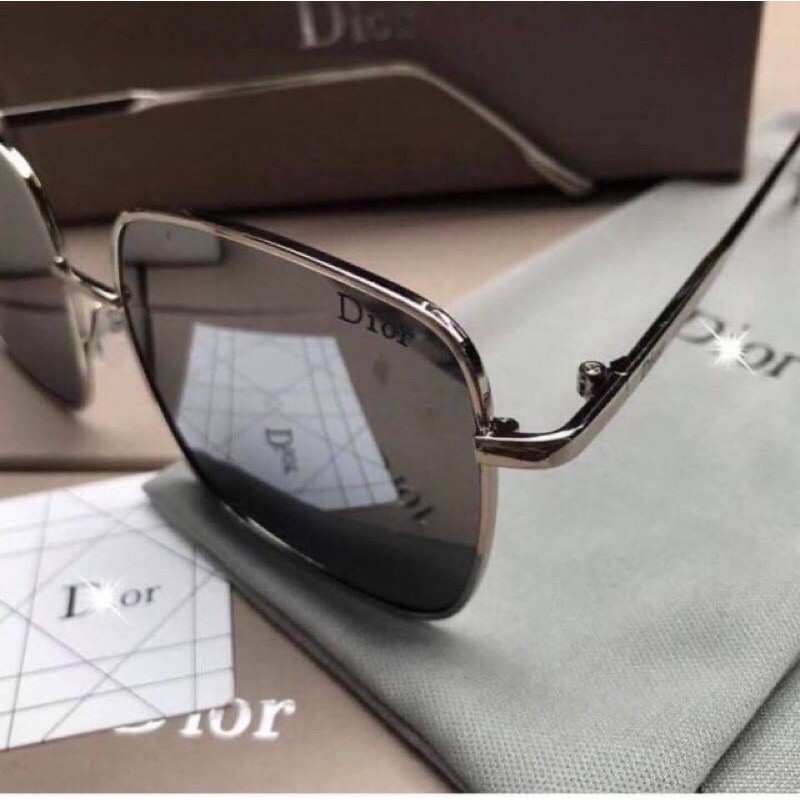 แว่นD i o r[พร้อมส่ง]แว่นทรงฮิตสีปรอทไปทะเลขึ้นเขาต้องมีติดกระเป๋าไว้นะครับ พร้อมส่ง ‼️
